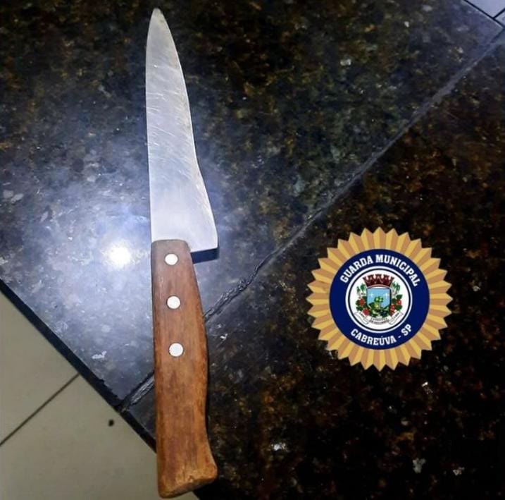   Filho é preso acusado de tentar matar os pais a faca na região